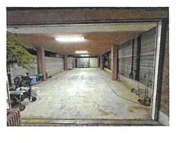 電動シャッター付ガレージ